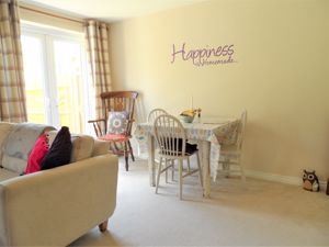 Lounge/Diner- click for photo gallery